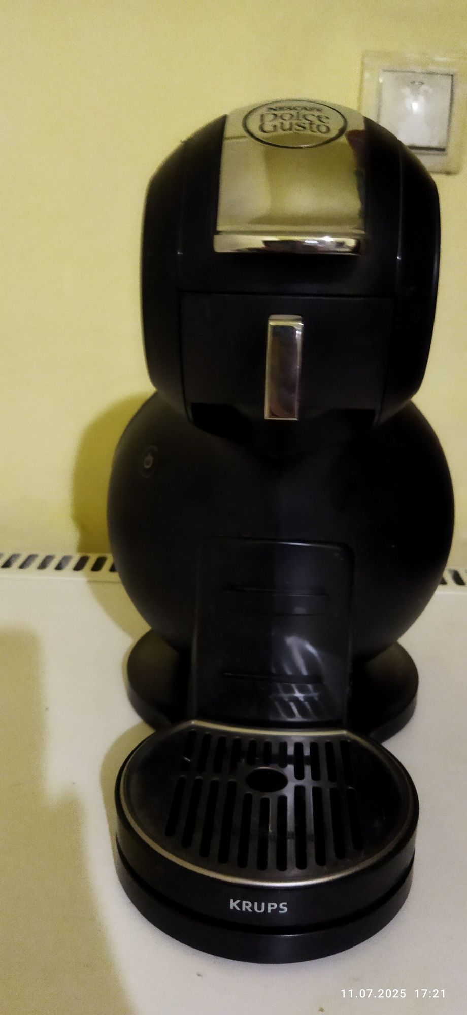 Продам кофеварку Nescafe.