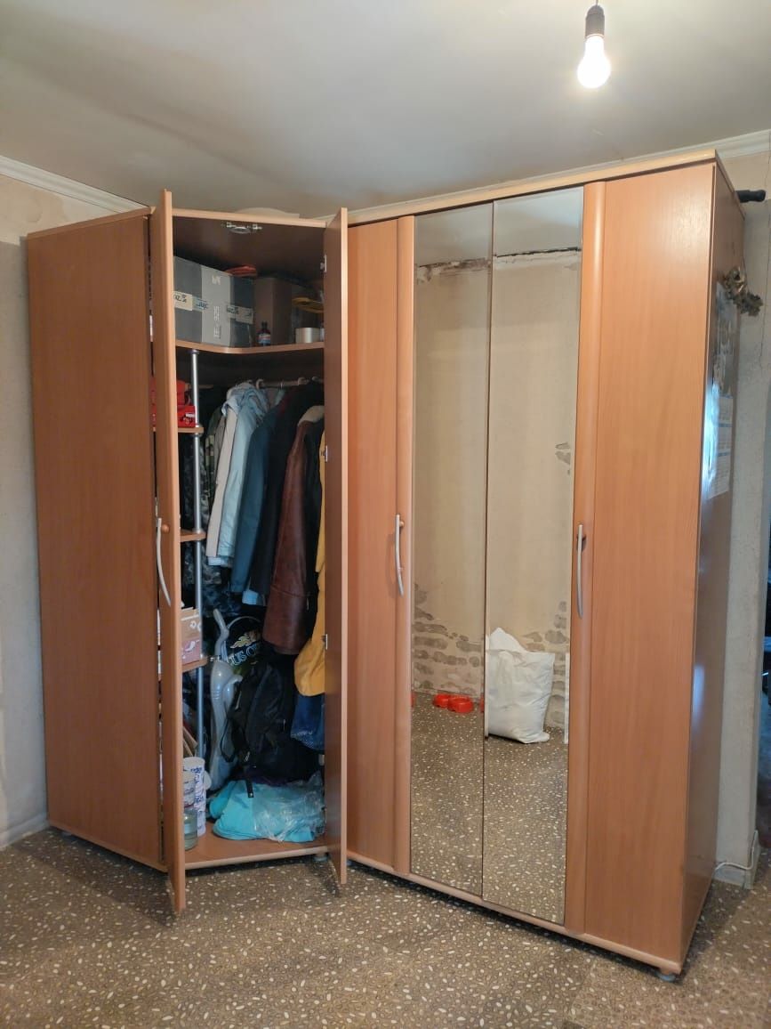 Шкаф угловой для прихожей двухсекционный с зеркалом
