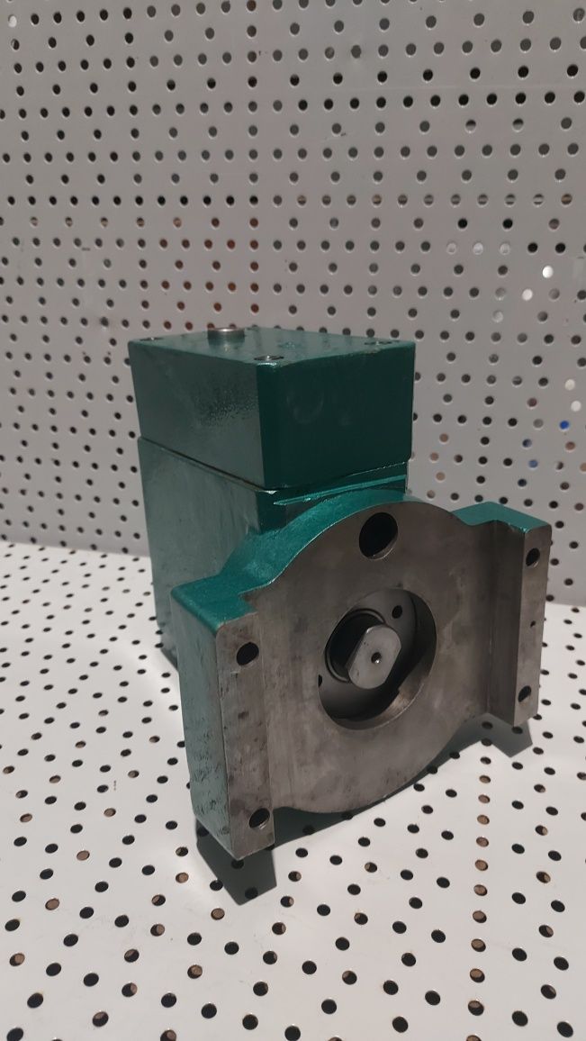 НГФ-110 Вертикальная головка на фрезерный станок