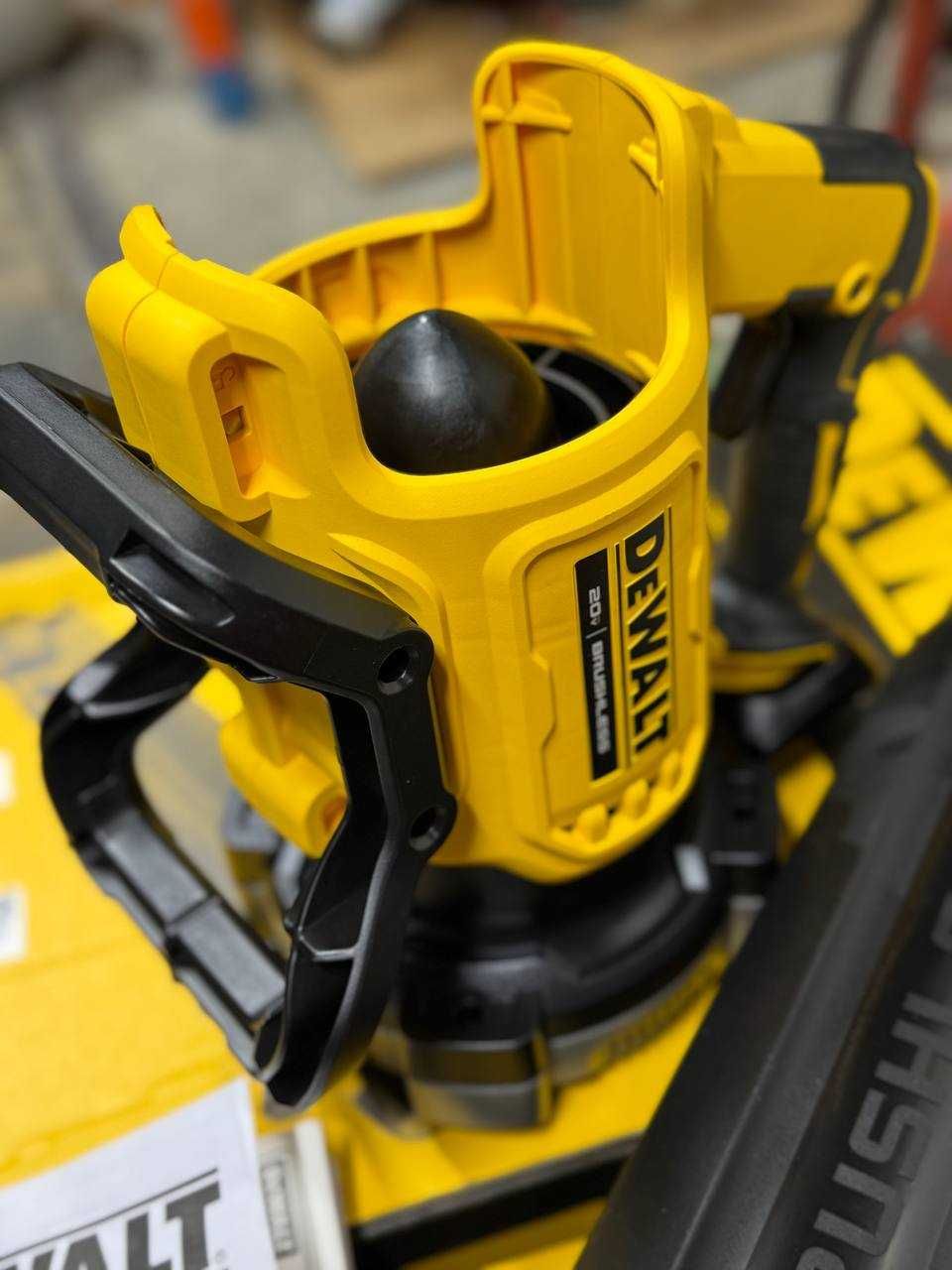 Аккумуляторная  ветродувка (ветродуйка) Dewalt DCMBL562