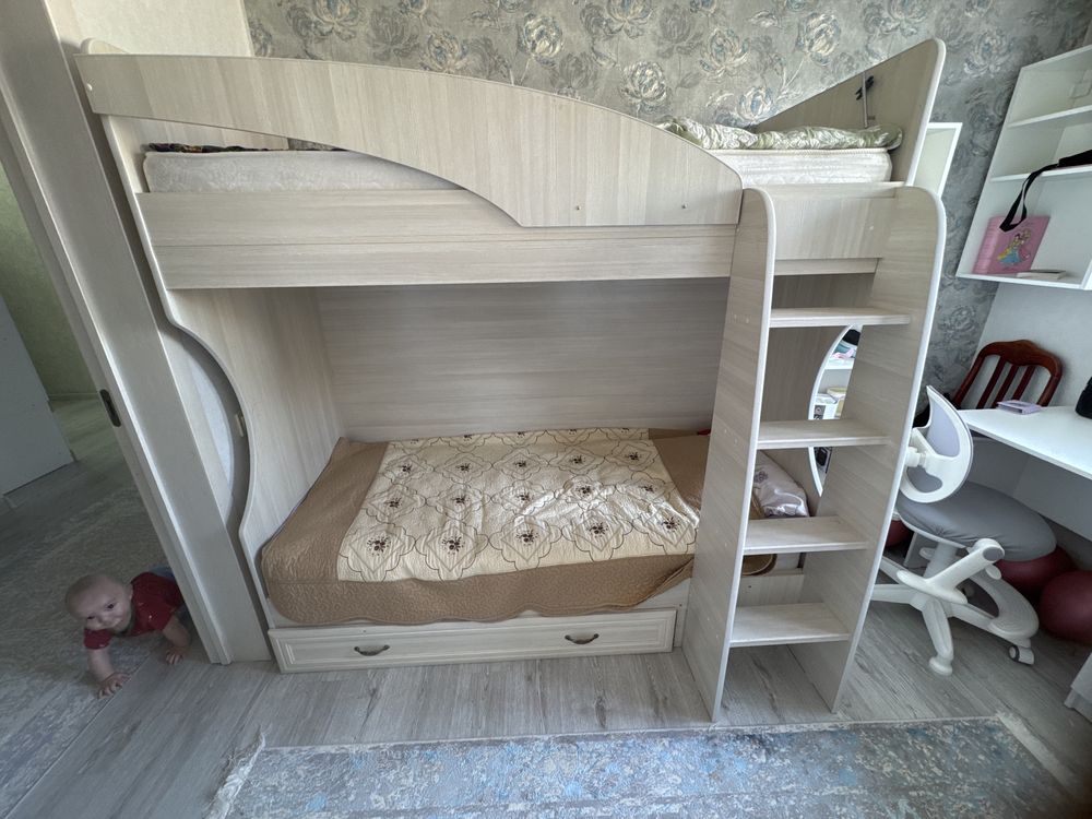 Кровать двухъярусная