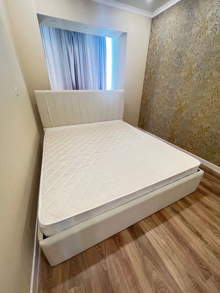 Продается спальный кровать 200*180