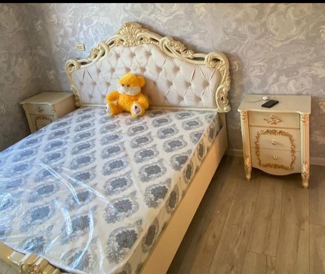 Продается спальный гарнитур