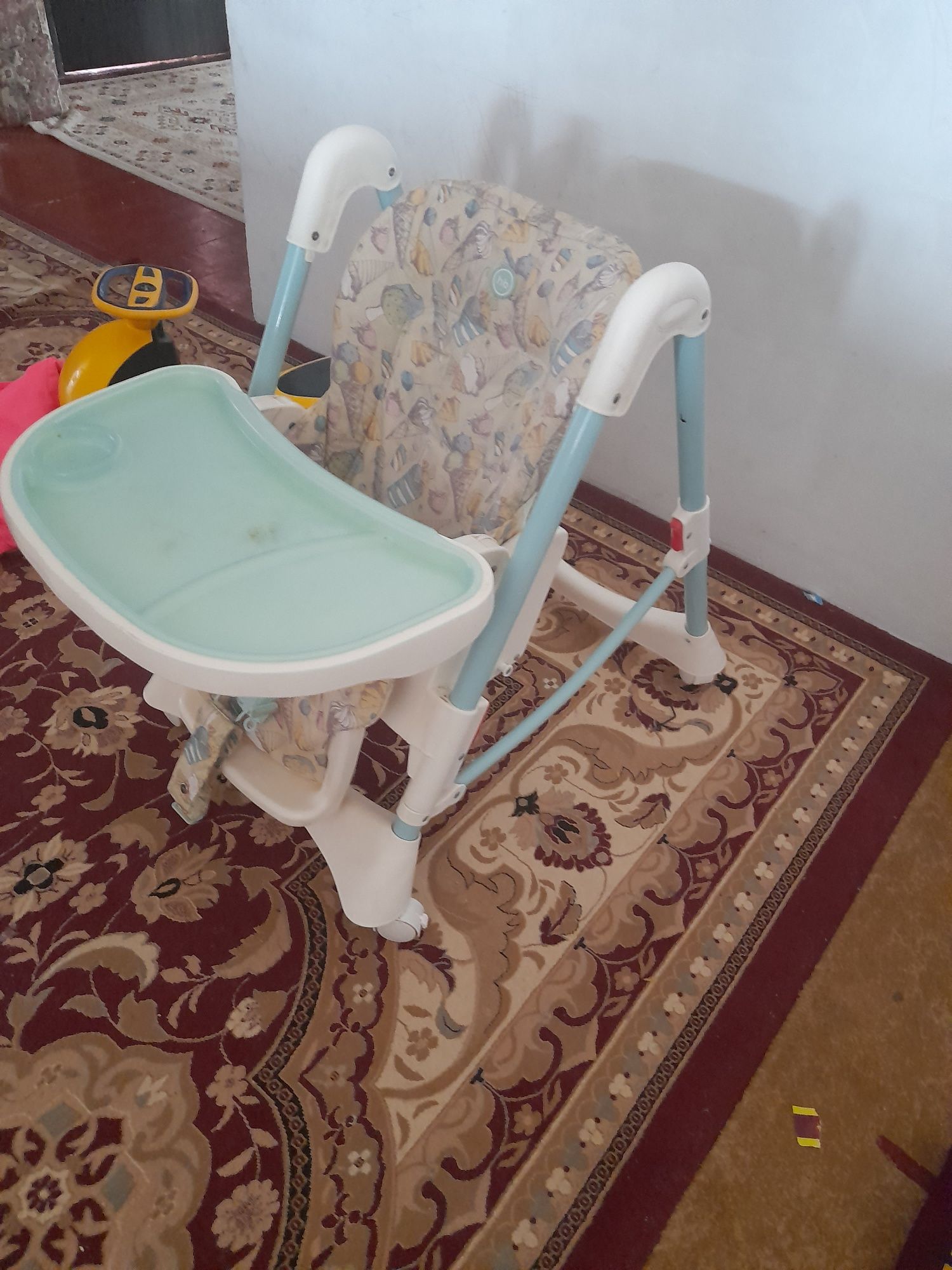 Срочно продам стол для кармление