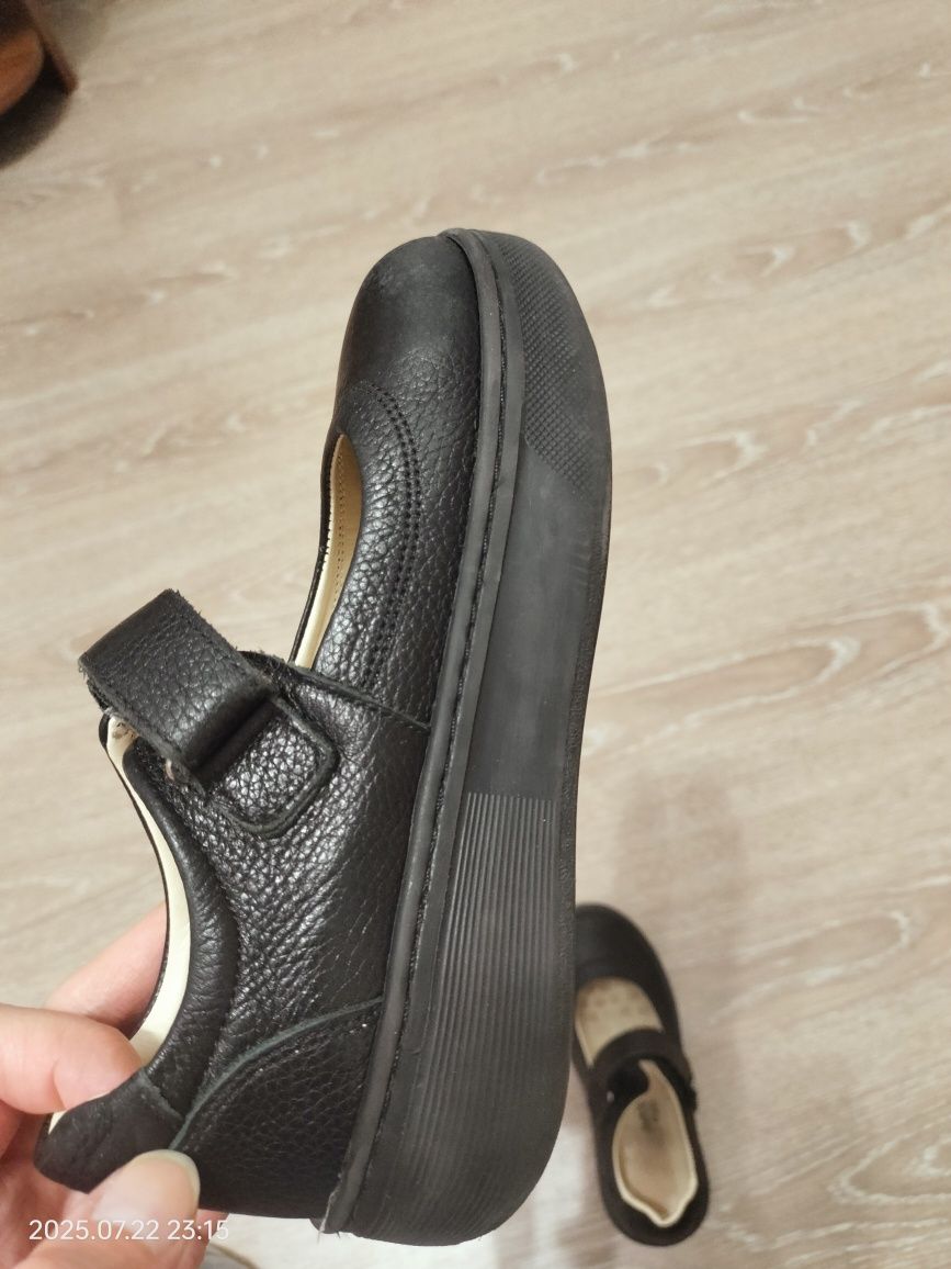 Продам туфли для девочки