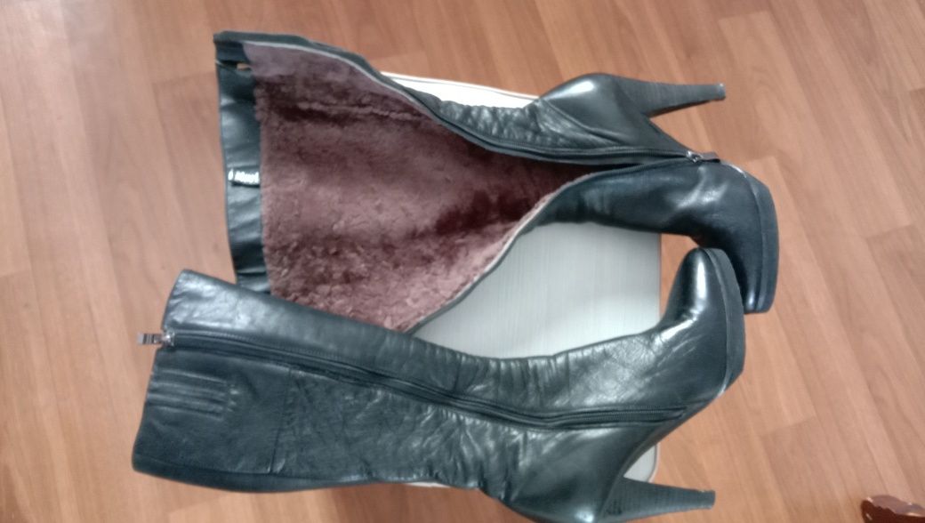 Продам зимние натуральные сапоги