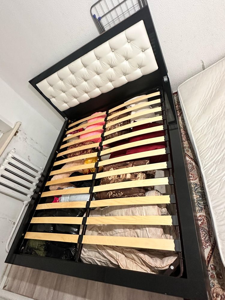 Продам двух спальную кровать