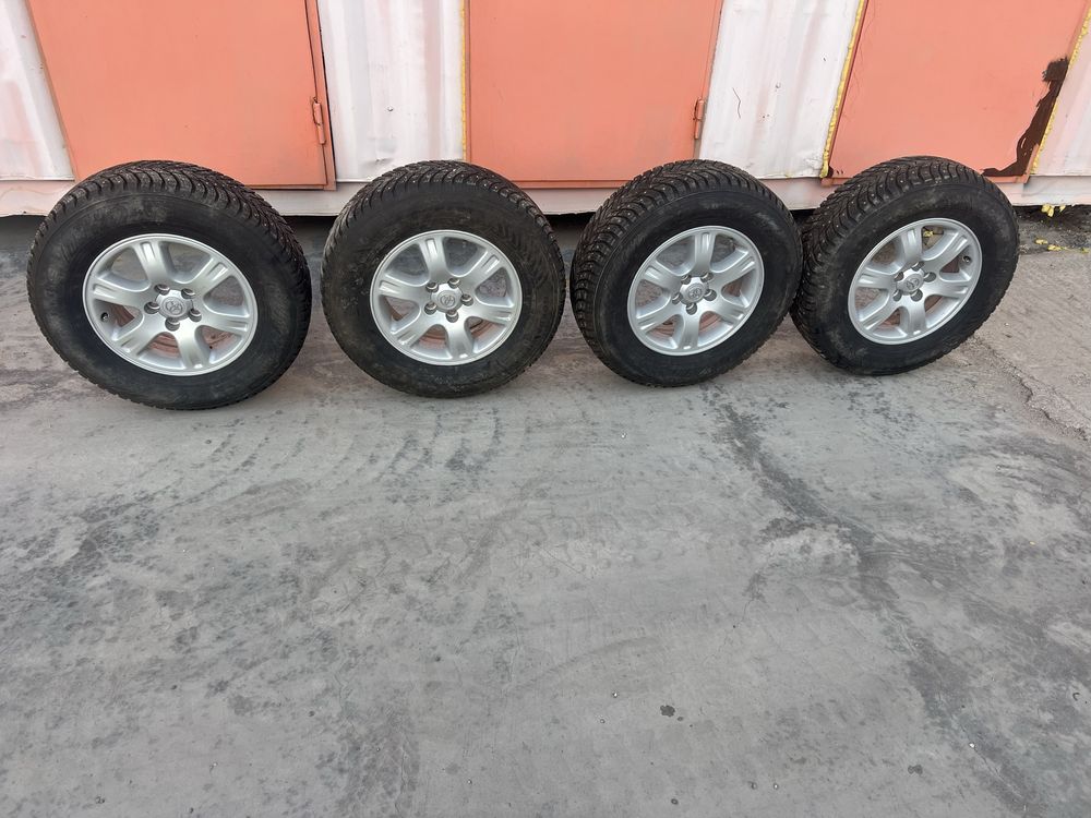 Nokian nordman 8 suv 225/70/16 с дисками