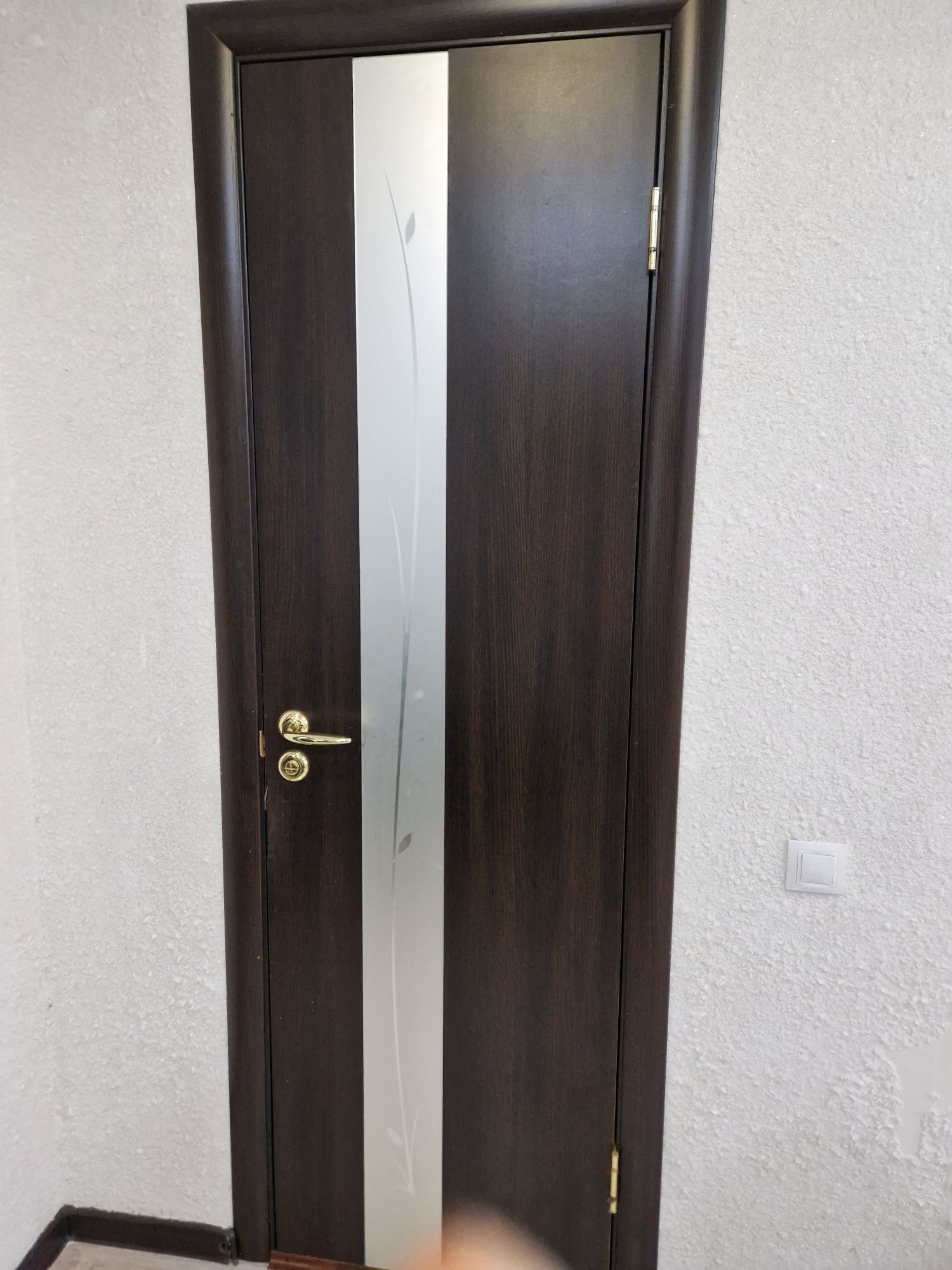 Продам срочно двери межкомнатные