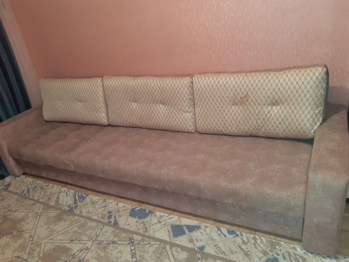 Продам диван в хорошем состоянии
