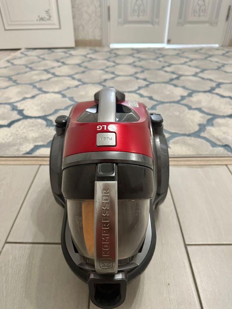 Продам пылесос lg kompressor красный