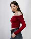 Яркая кофта off-shoulder для модниц