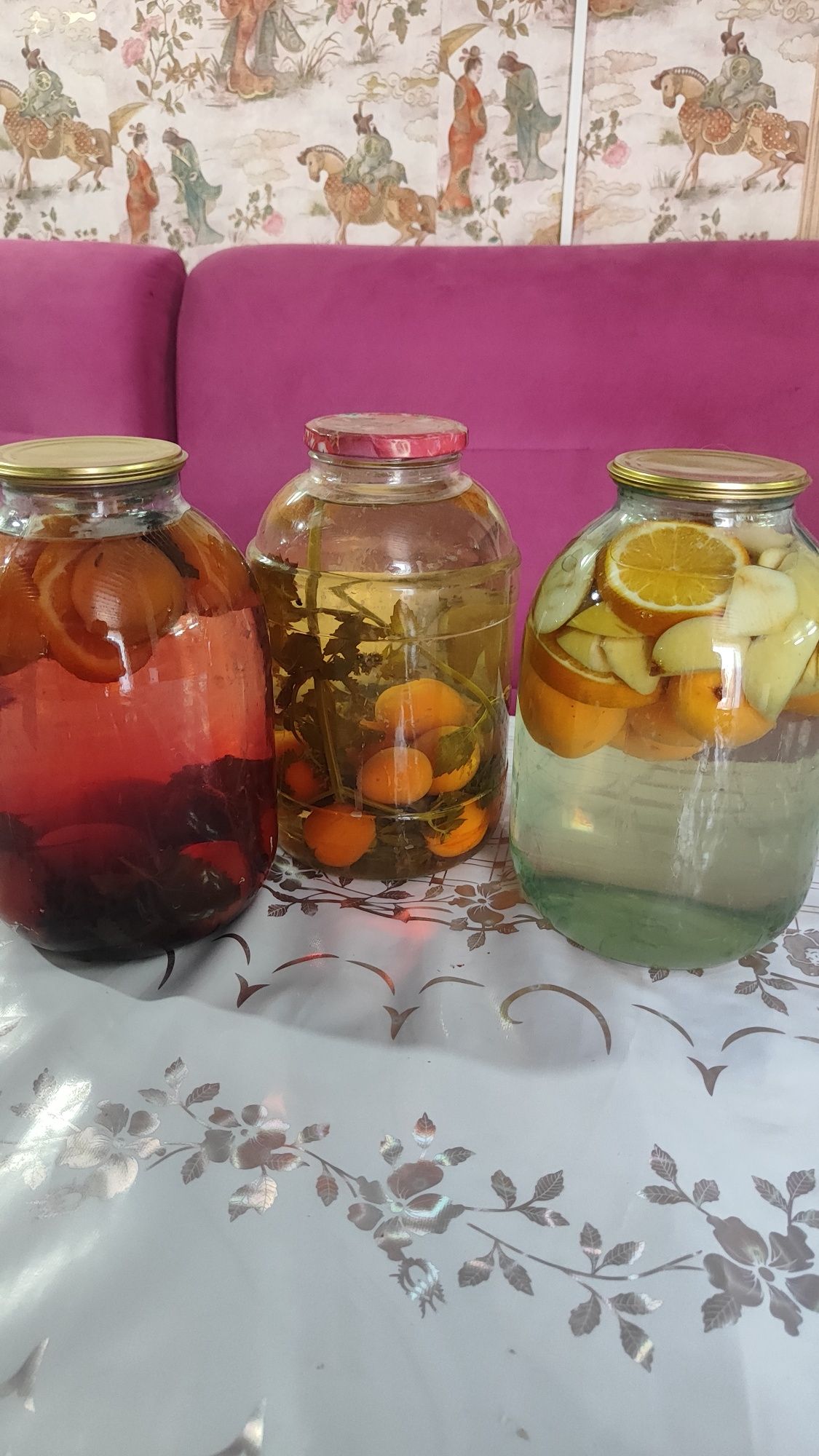Маринованые огурцы, помидоры, мохито, салаты, кобра. Затон.
