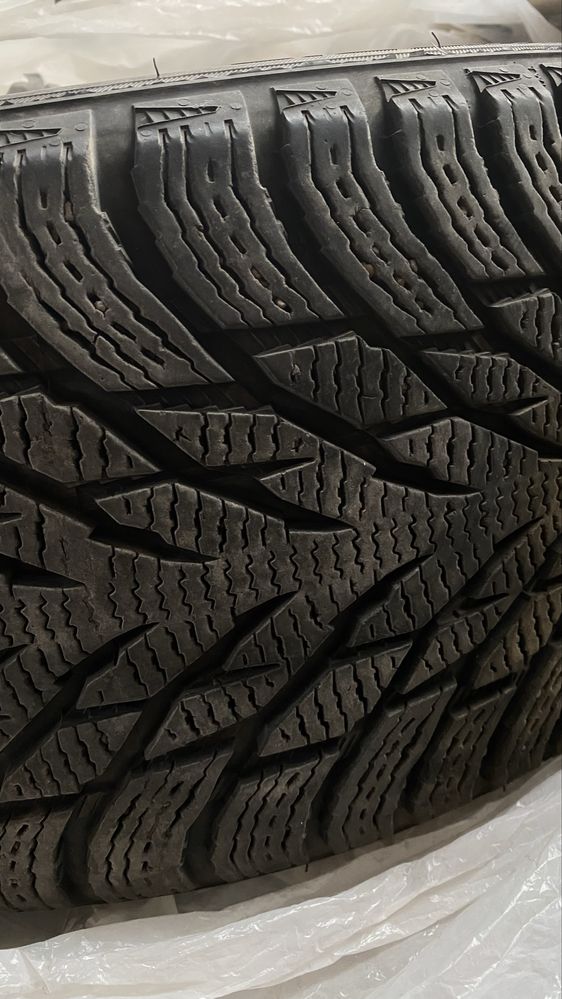 Зимние шины NOKIAN HAKKAPELIITTA-4шт(235/45 R18)