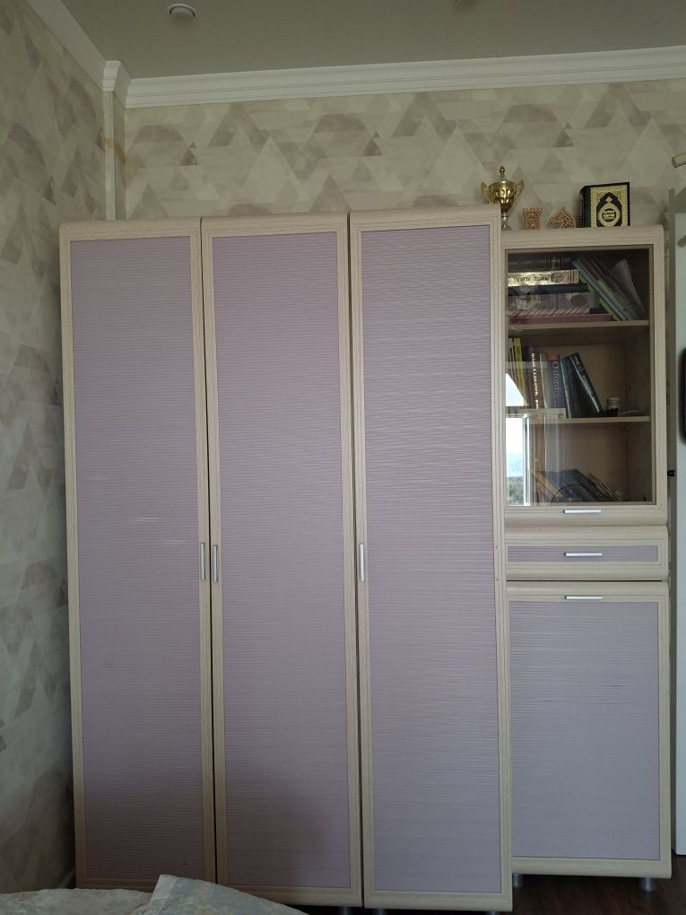 Продаётся  гарнитур