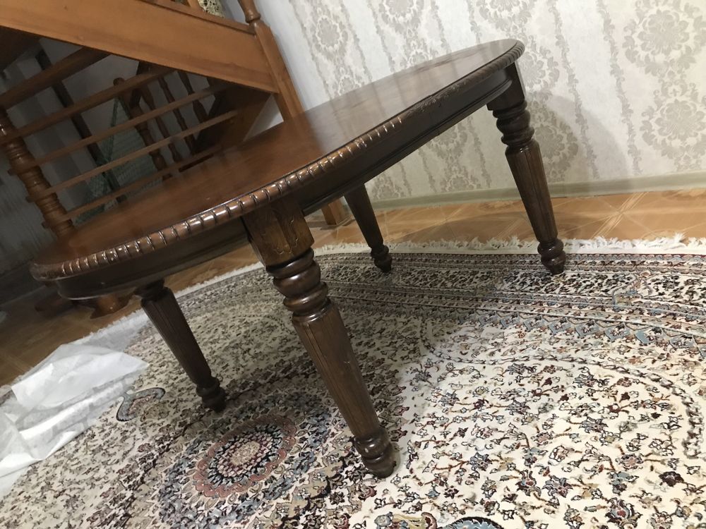 Продается массивный стол