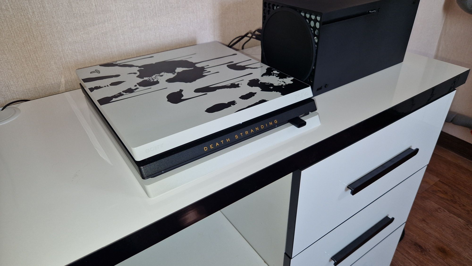 Playstation 4 pro 6.72 Limited edition