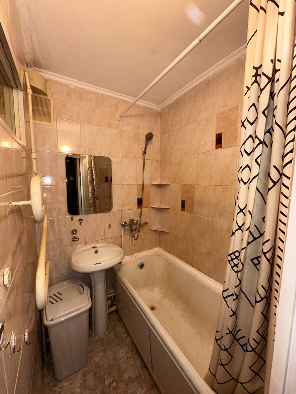 Продам 2 комн.квартиру в районе АРС , маг.Янтарь