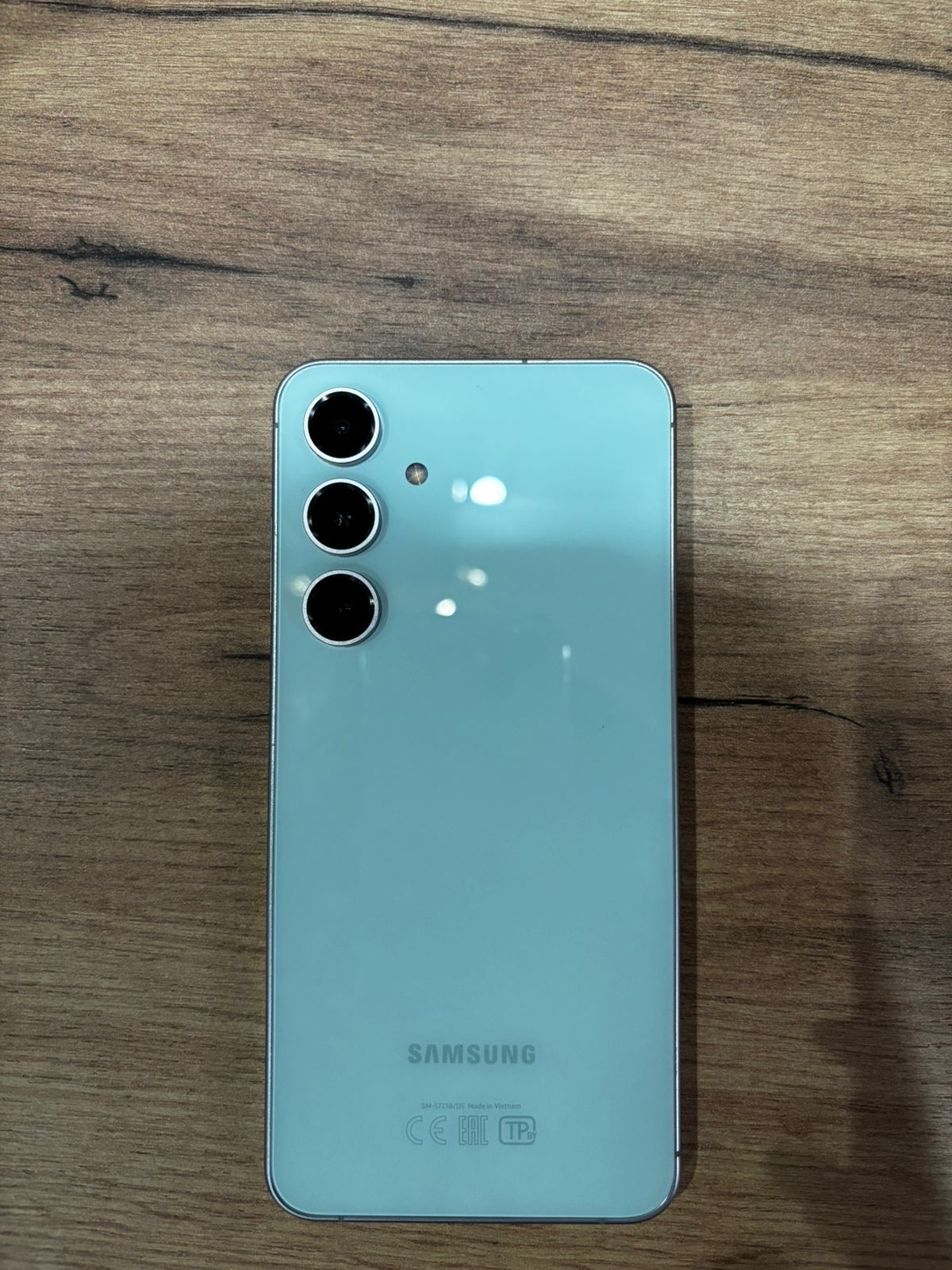 Продаю Samsung S24 FE