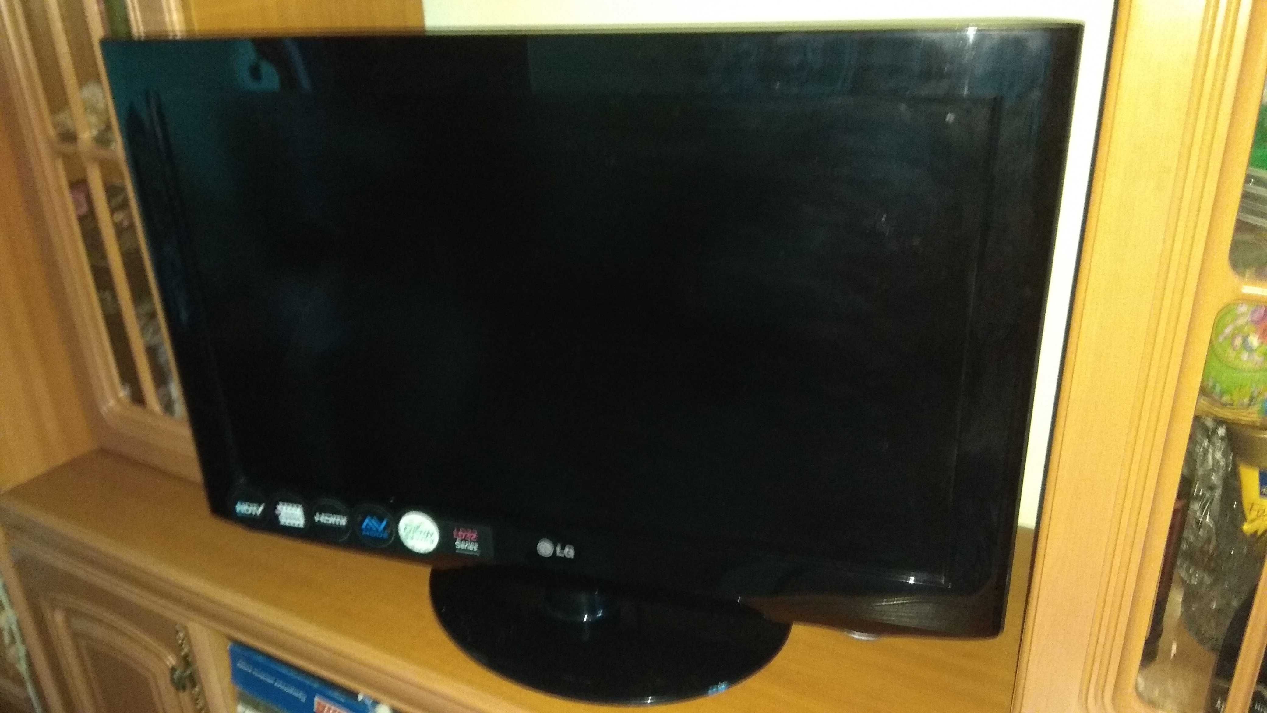 Телевизор LD  32" дюйма.