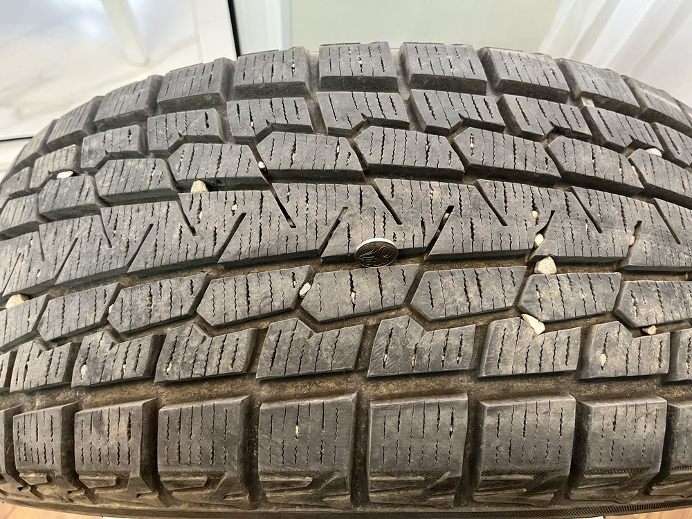 Продам зимнюю резину yokohama ice guard липучка в отдичном состоянии
