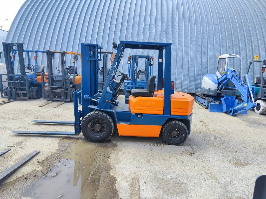Продам вилочный погрузчик. Кара