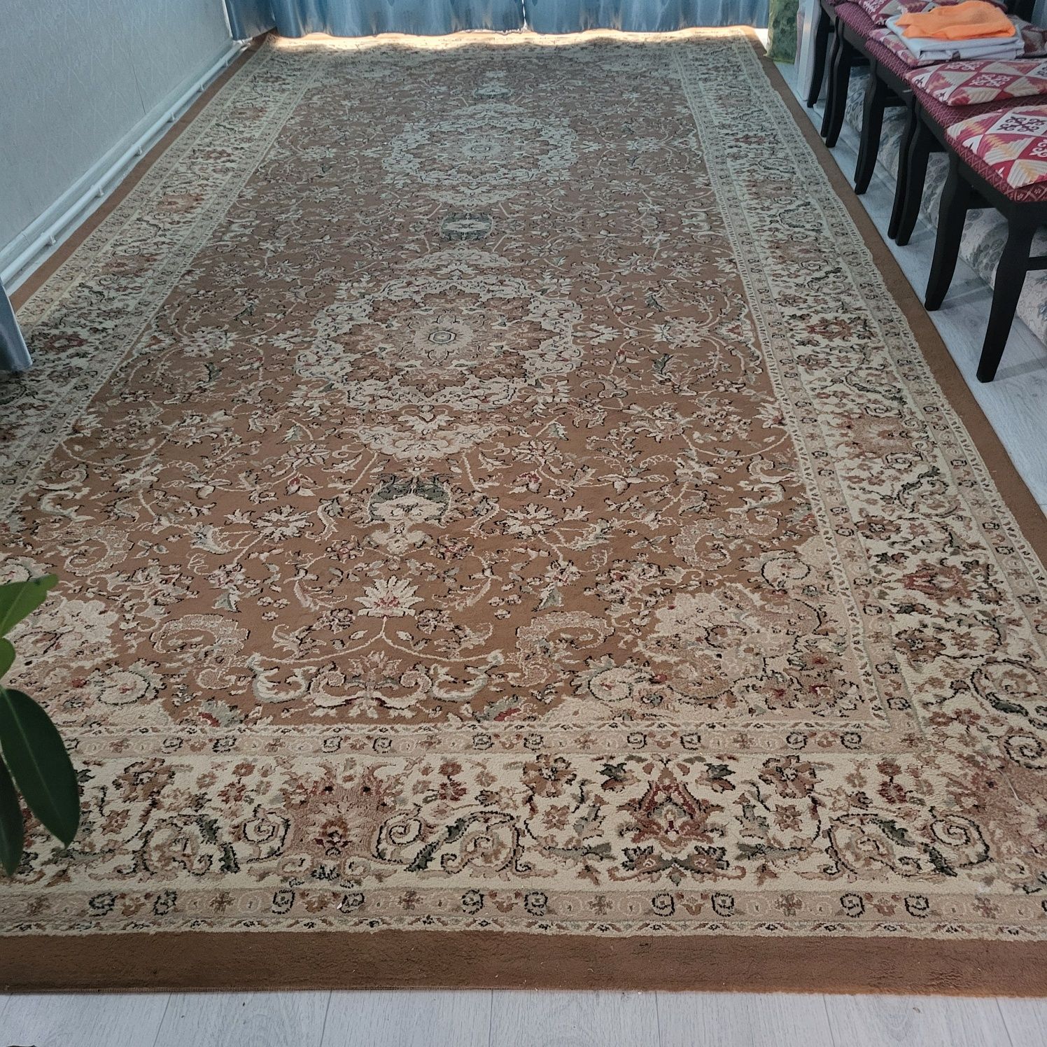 Продам хороший ковёр размером  2,10×5,00 м.