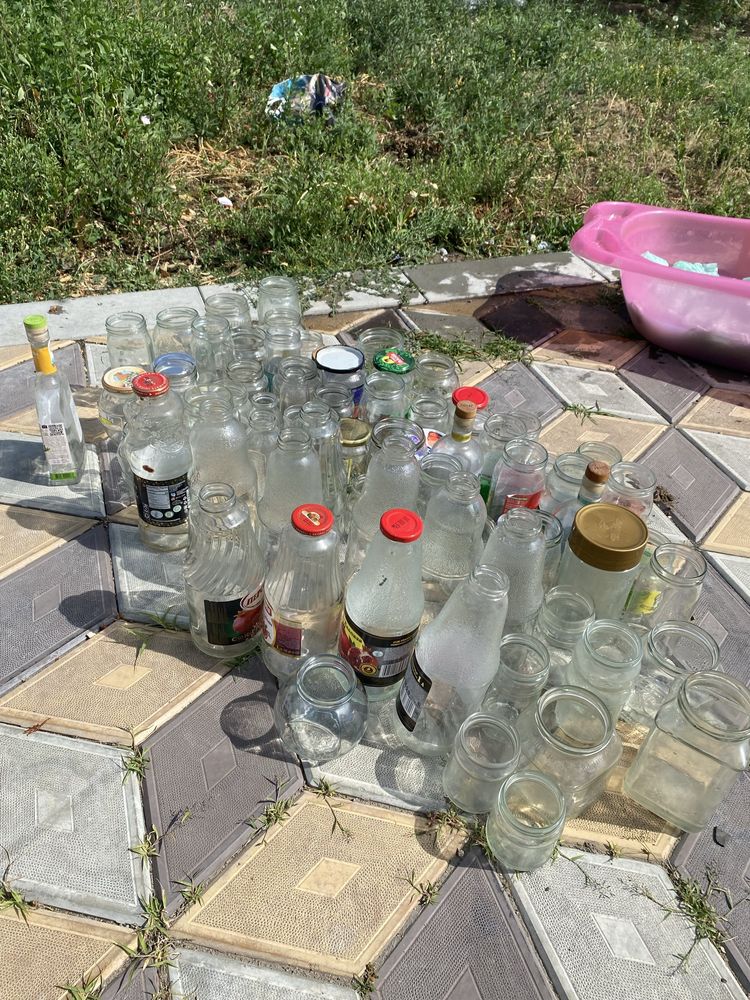 Отдам банки, бутылки