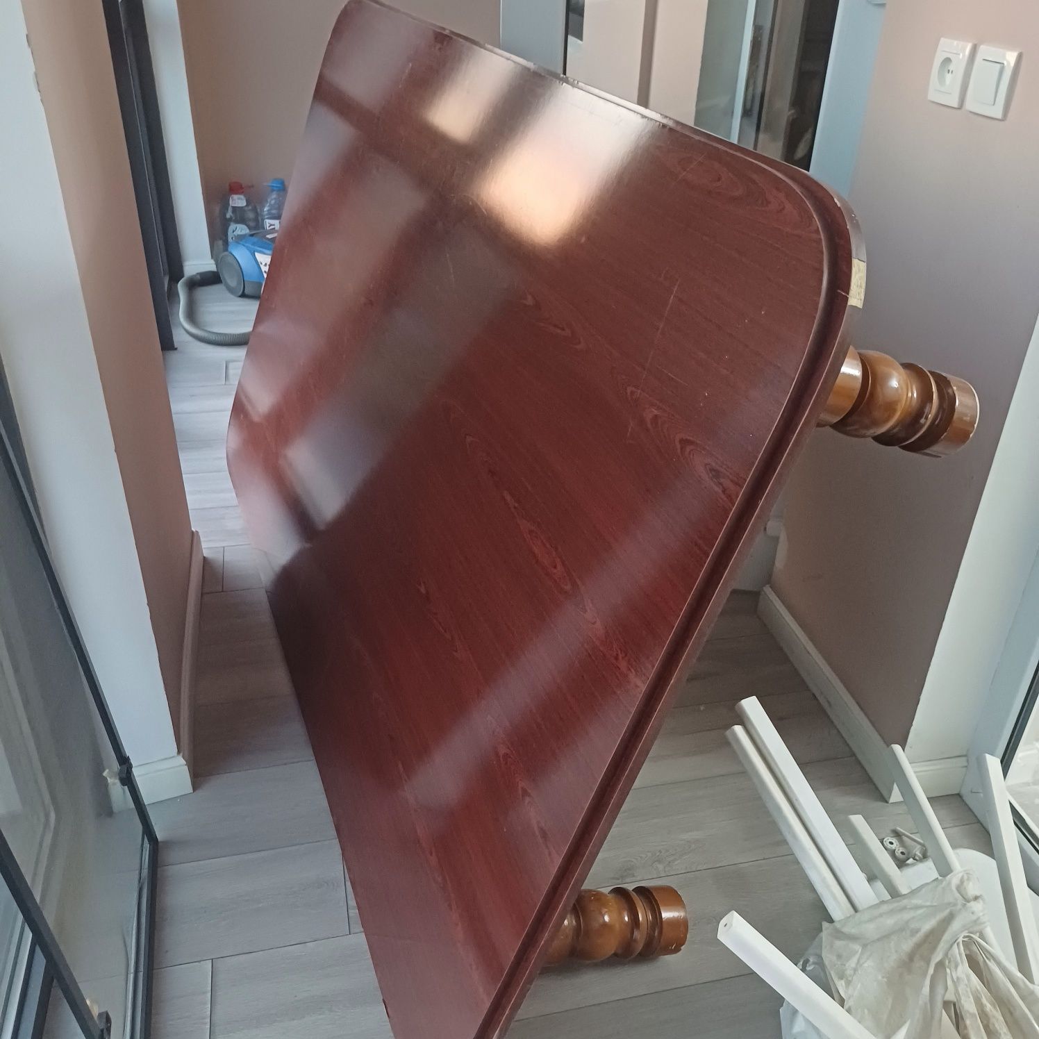 Стол для гостинной