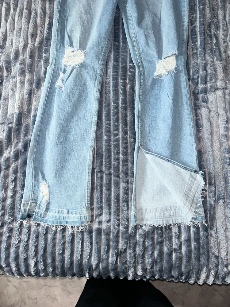 Продам женские джинсы