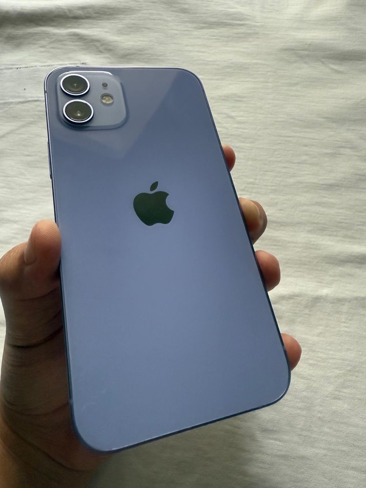 Продам iPhone 12
