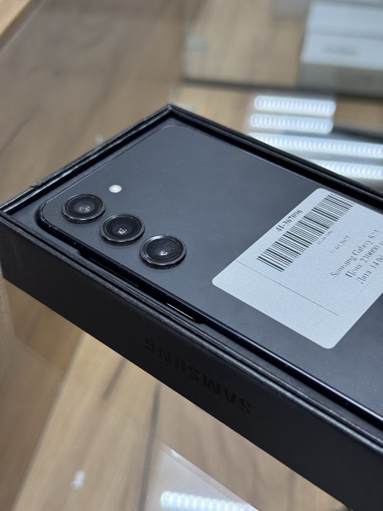 Samsung S23 128gb 230,000тг 0•0•12kaspi 0•0•24halyk