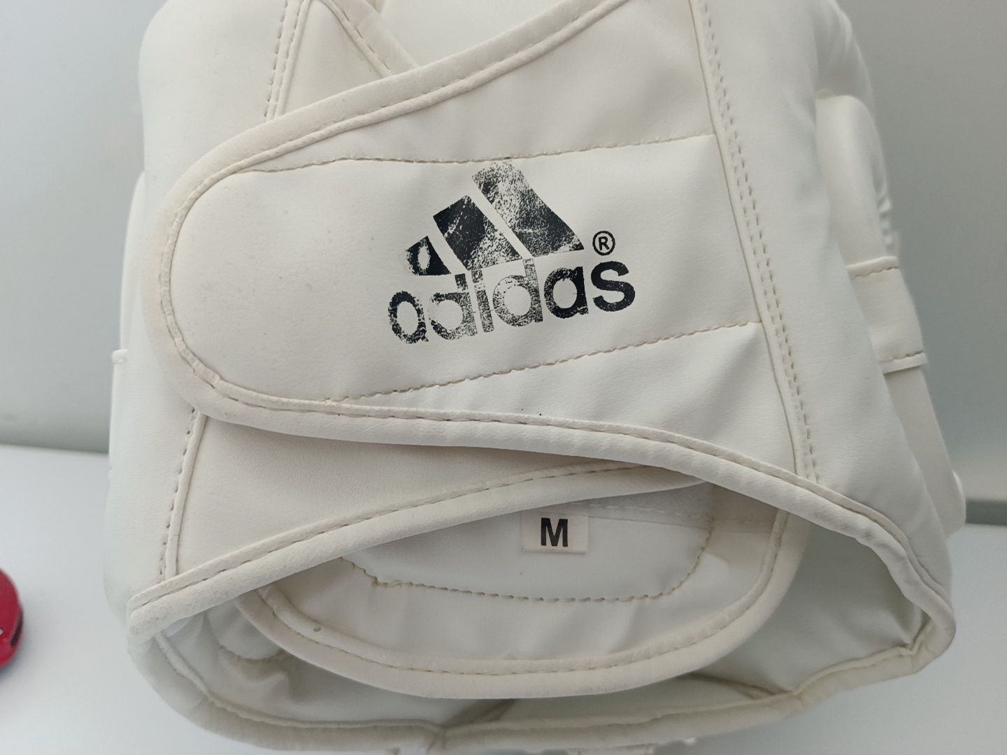 Шлем Adidas с решёткой, размер M
