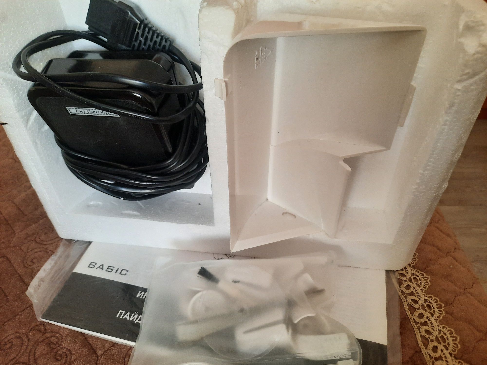 Продам оверлок Ягуар 880д