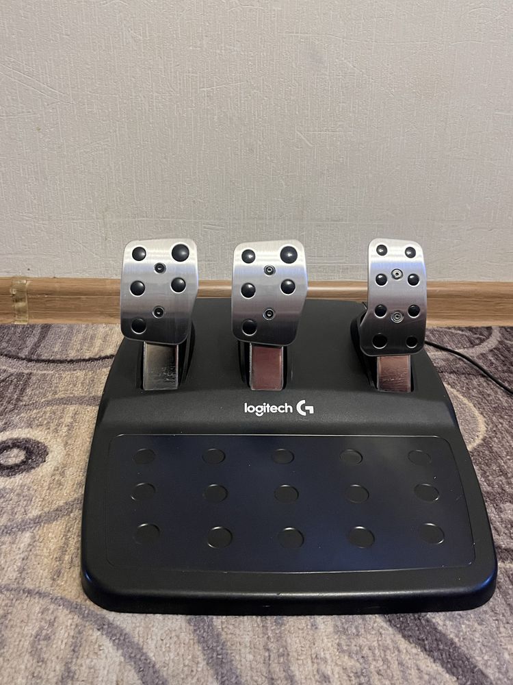 Игровой руль Logitech G29