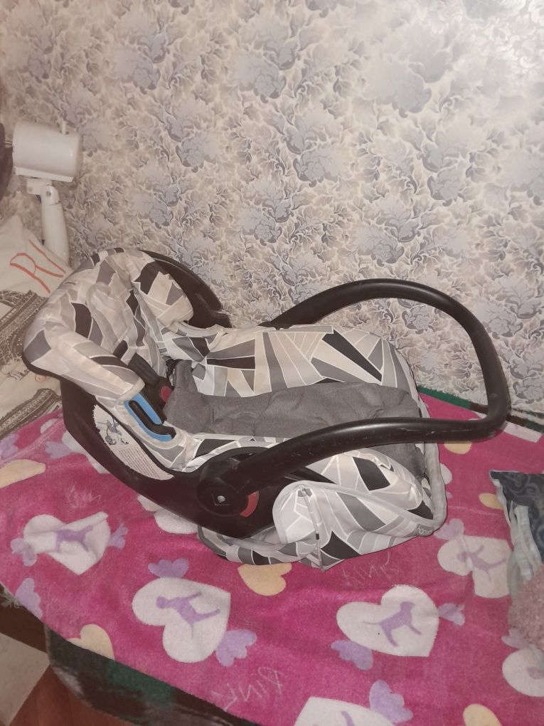 Продам  детское кресло для авто и переноска
