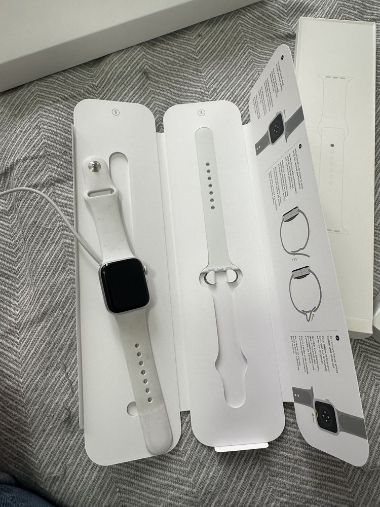Продаю Apple Watch SE 40 мм