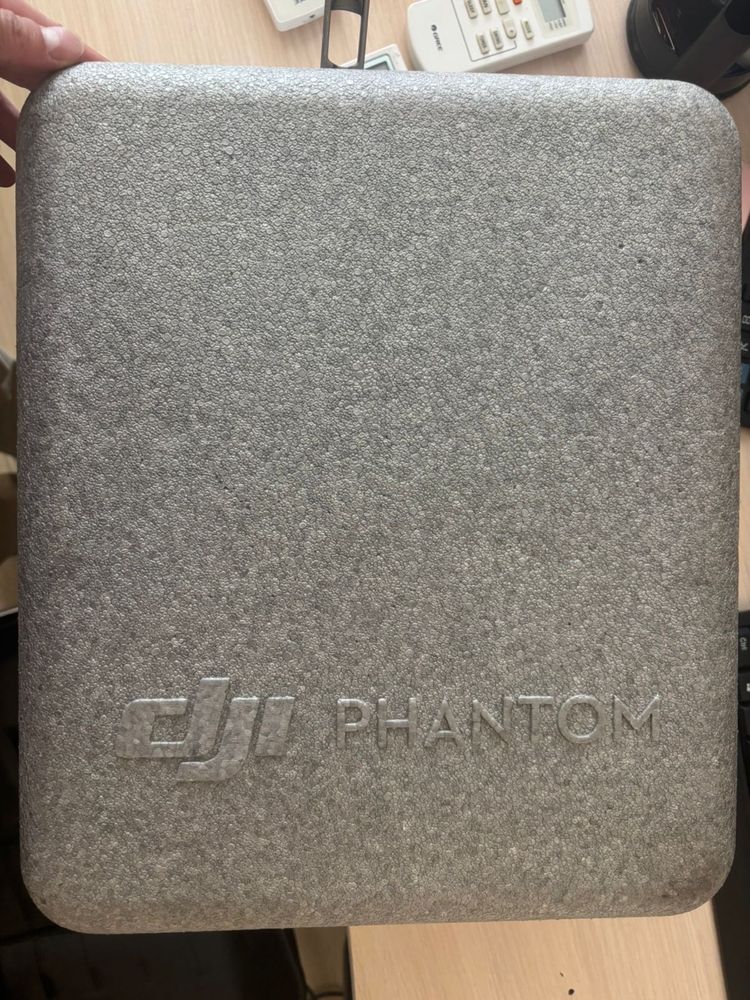 Квадрокоптер Dji Phantom 4 белый