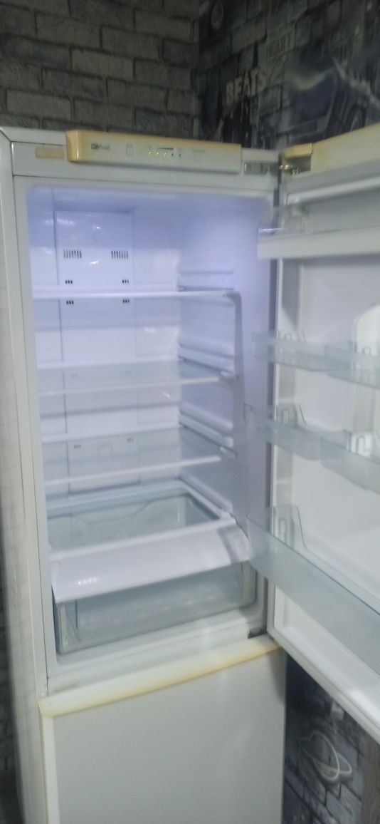 Холодильник Samsung