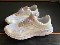 Продам женские кроссовки Reebok ( новые)