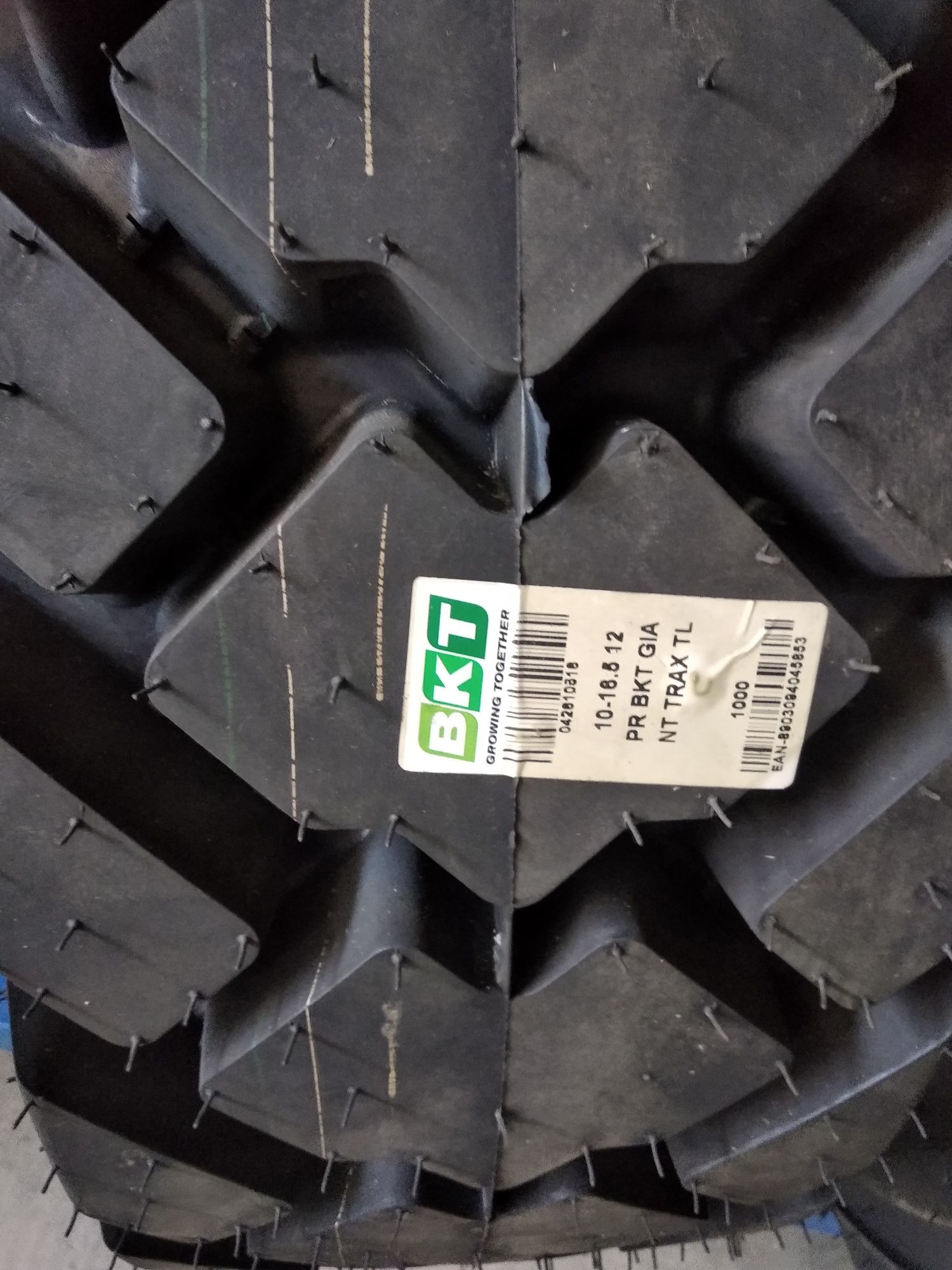 Шины на Мини Погрузчик Бобкат ( Bobcat )
10-16.5 и 12-16.5