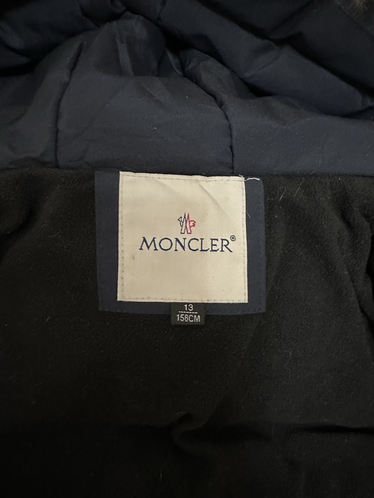 Продам детскую куртку MONCLER