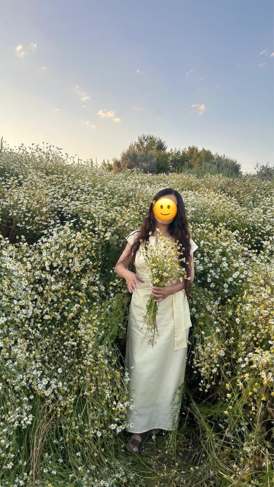 продам нежное платье в трендовом цвете
