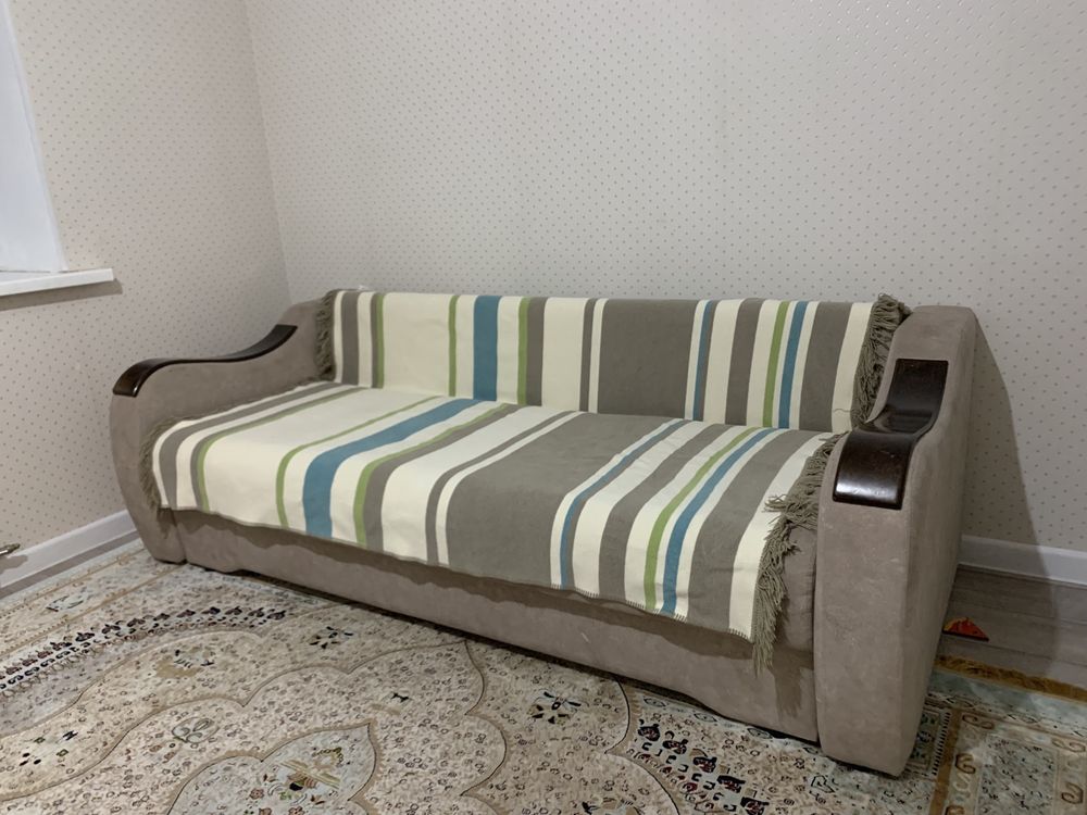 Продам диван в хорошем состоянии.