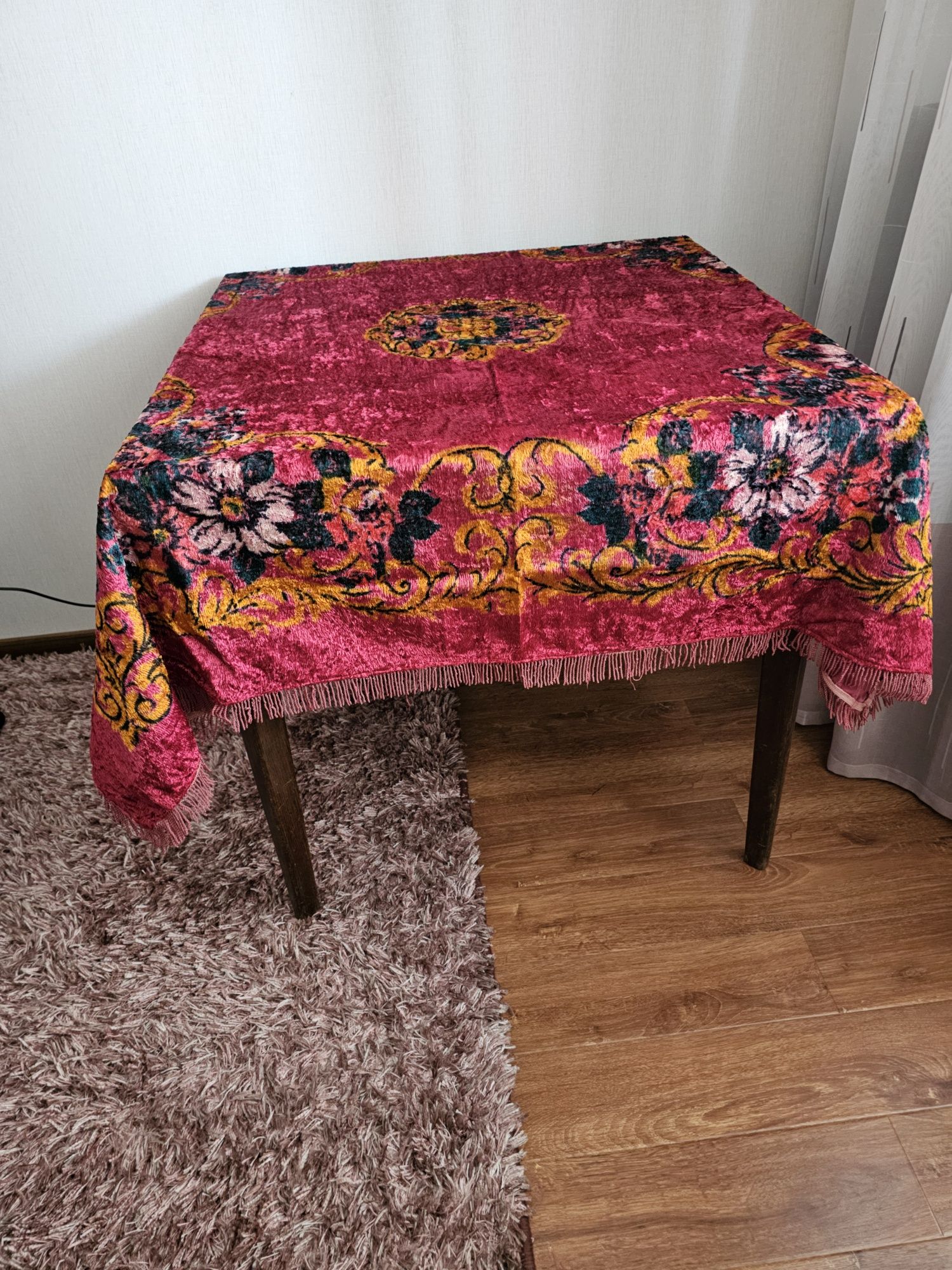 Скатерть советская из бархата 140×130 см