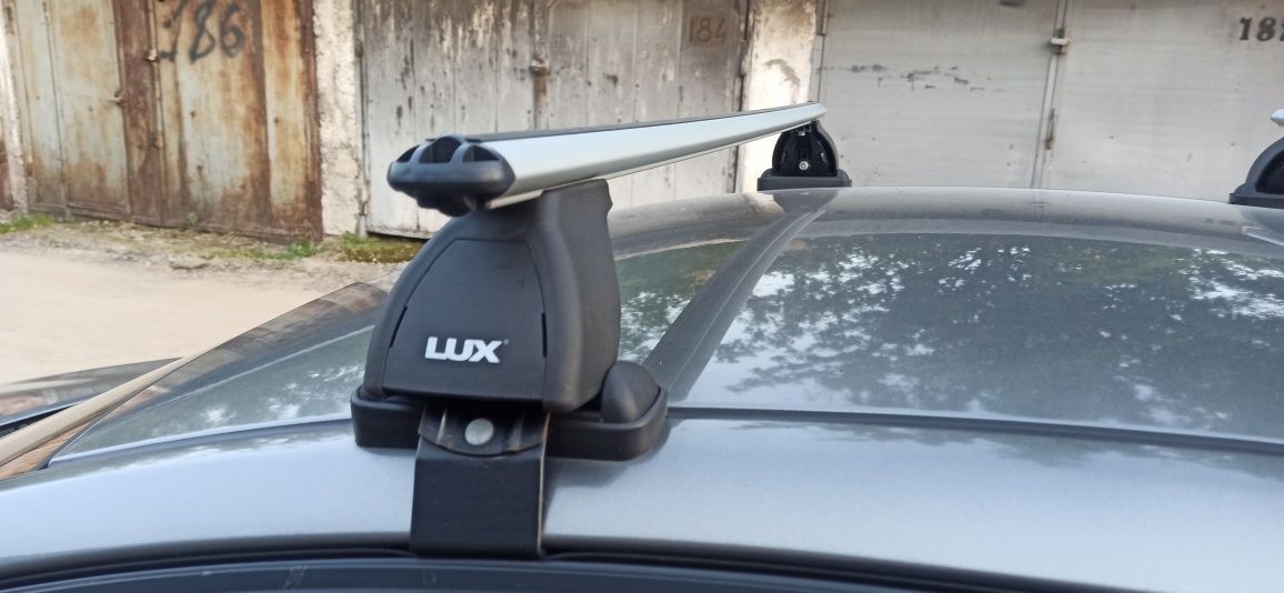 Автобокс (багажный бокс) и поперечины фирмы Lux