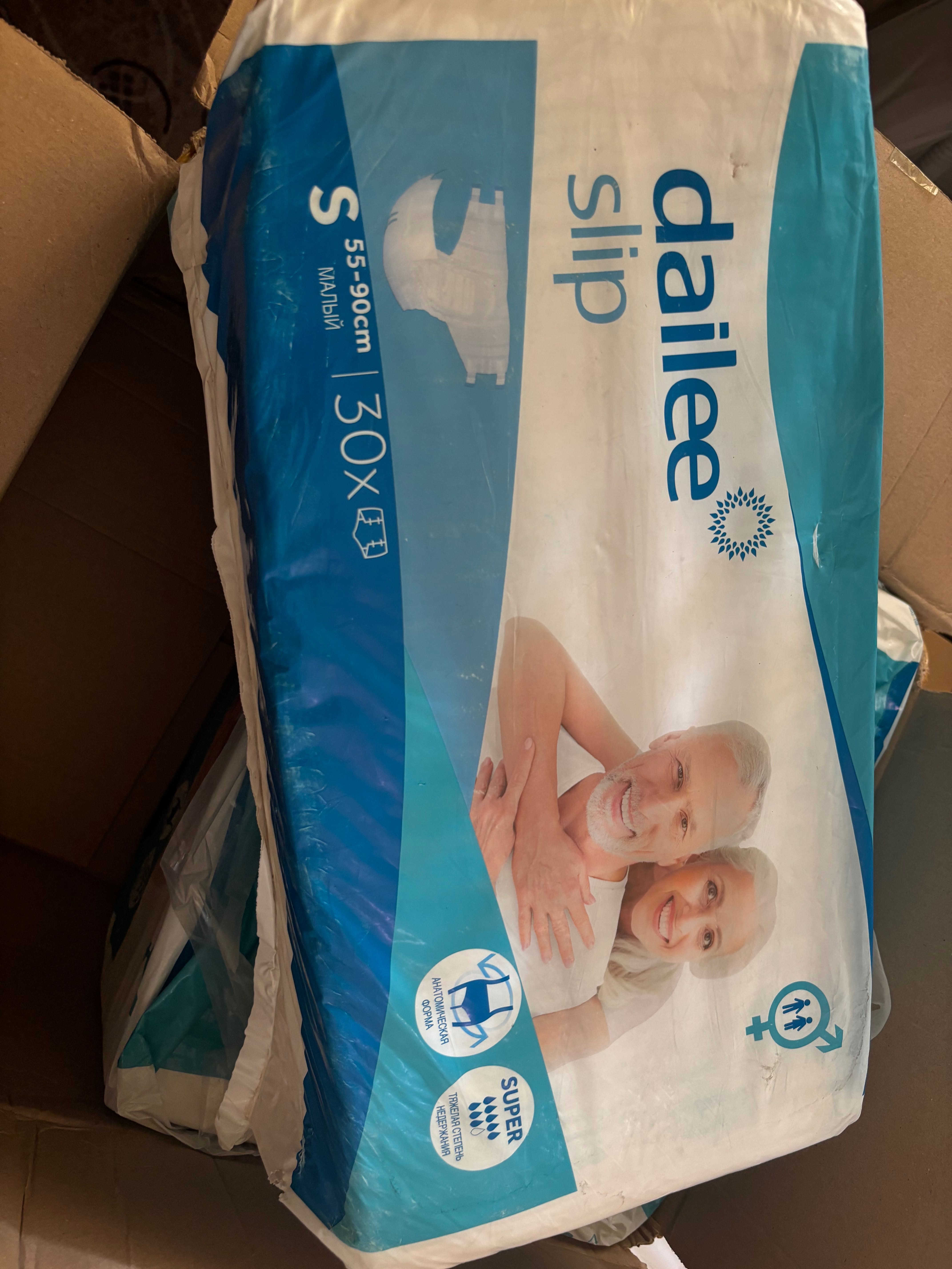 Памперс dailee . Размер S. 6 пачек. В пачке 30 шт