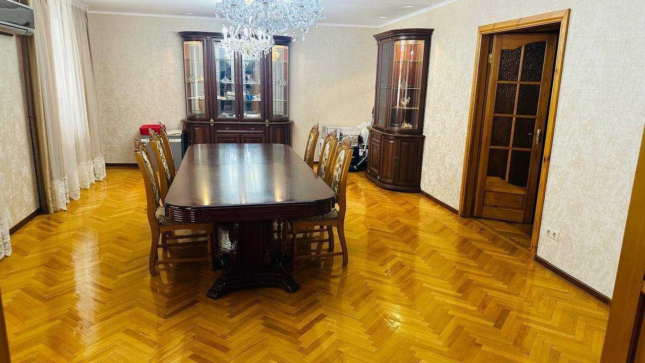 5-комнатная квартира · 170 м² · 3/5 этаж, центр города, Казахтелеком