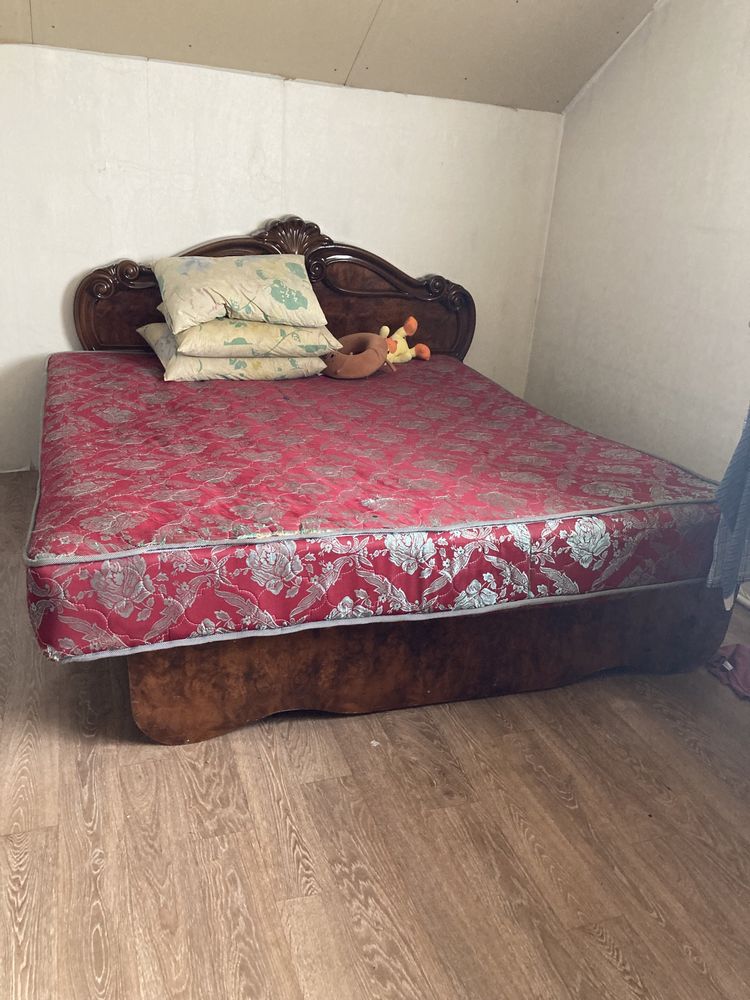 Продам двухспальную кровать, матрас  б/у 1000т