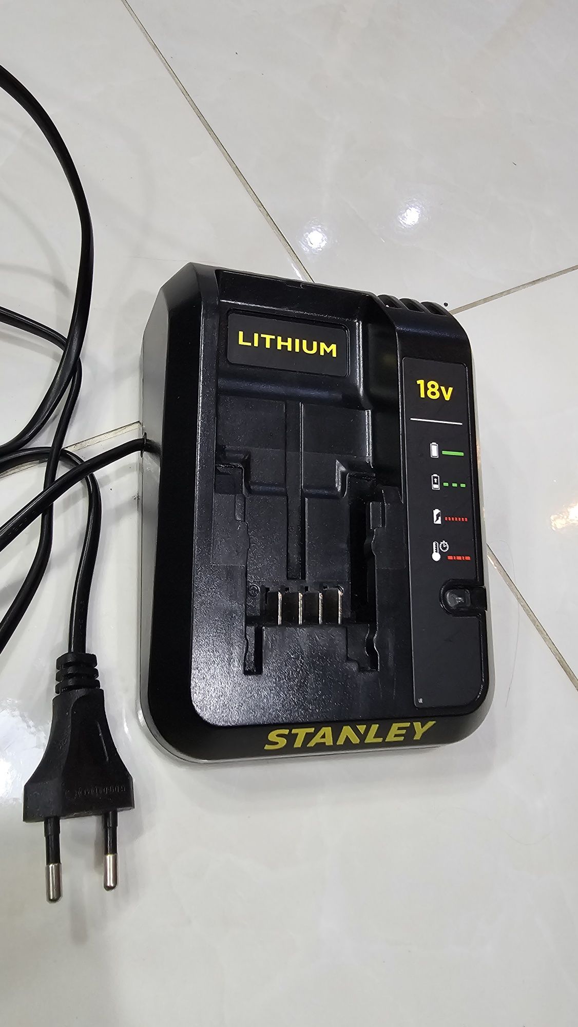 Зарядное устройство Stanley